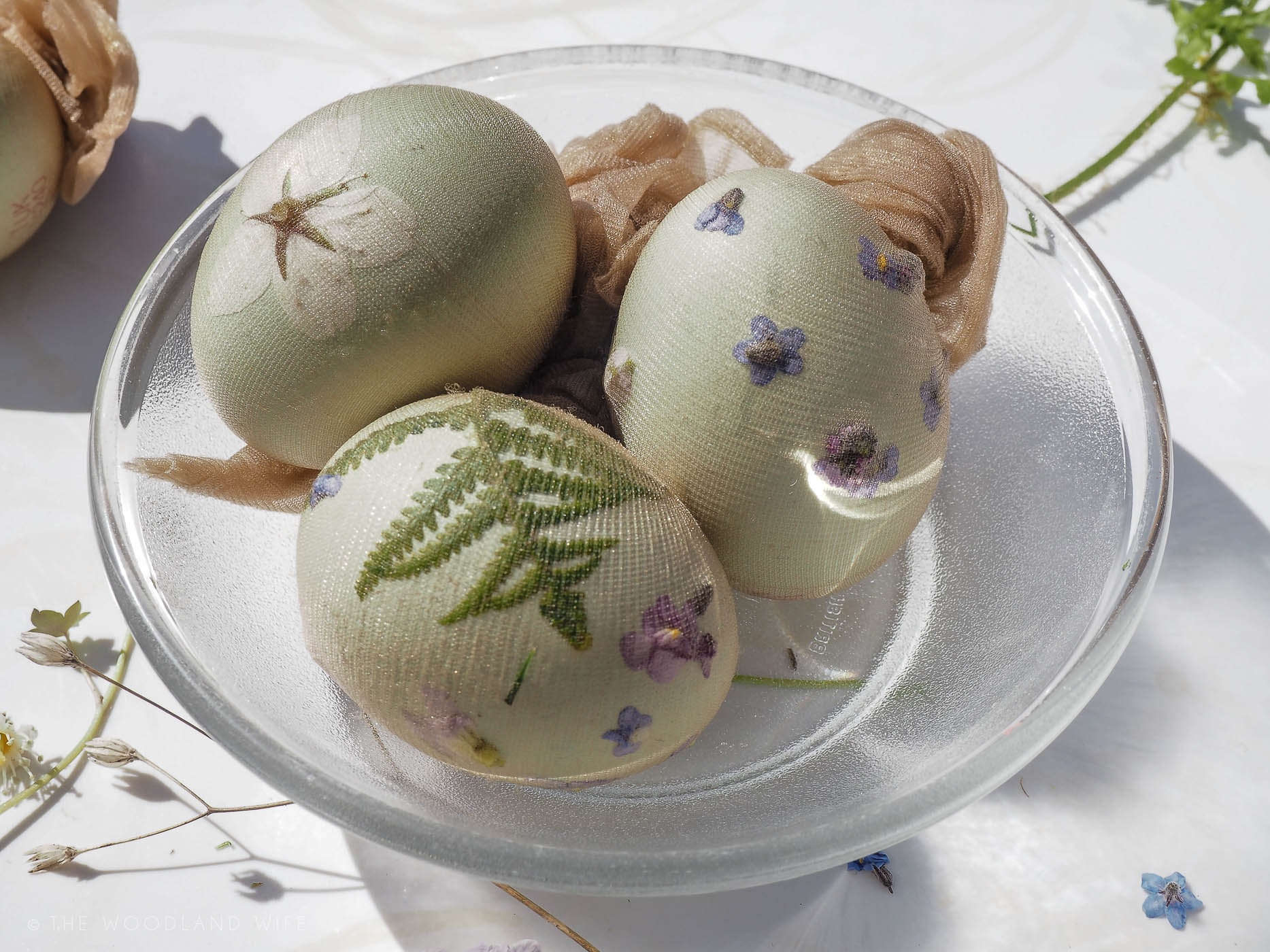 The Woodland Wife - Easter Crafting - Naturally Dyed Eggs with Onion Skins